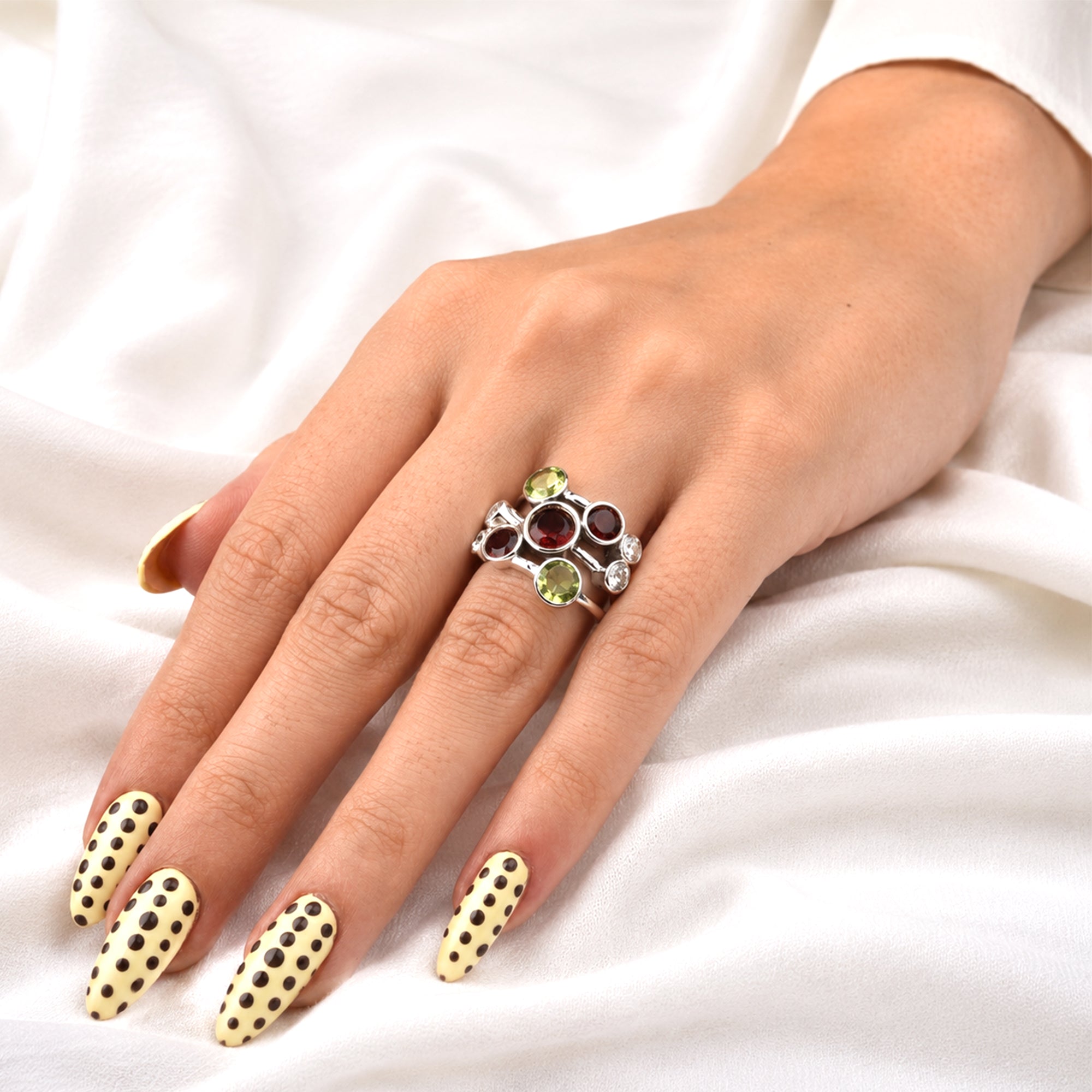 4.05 Karat Pırlanta Garnet ve Peridot Yüzük