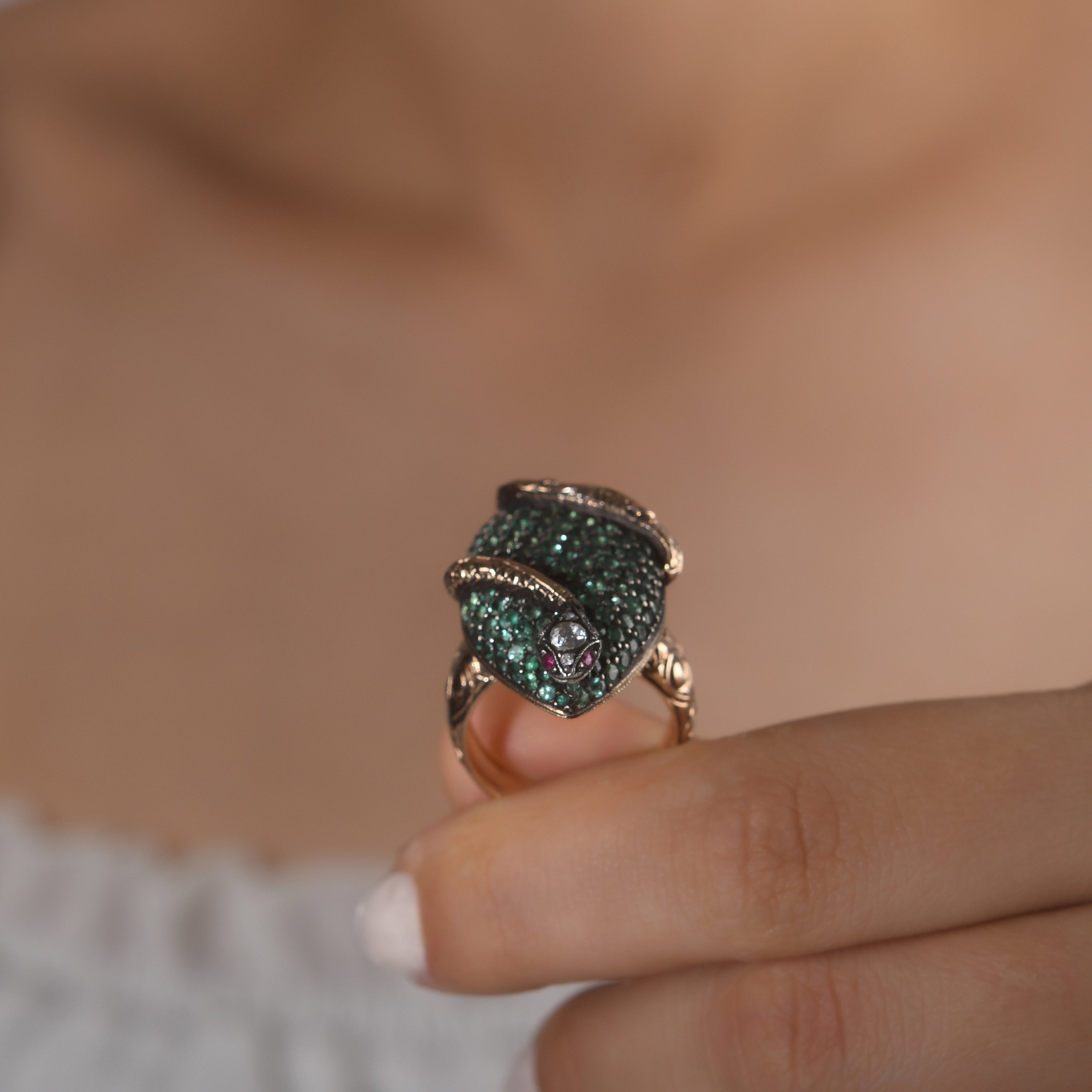3.61 Karat Pırlanta Zümrüt Yüzük Modelleri ve Fiyatları 2025 - Lial Diamond - Göz Kamaştıran Zarafet