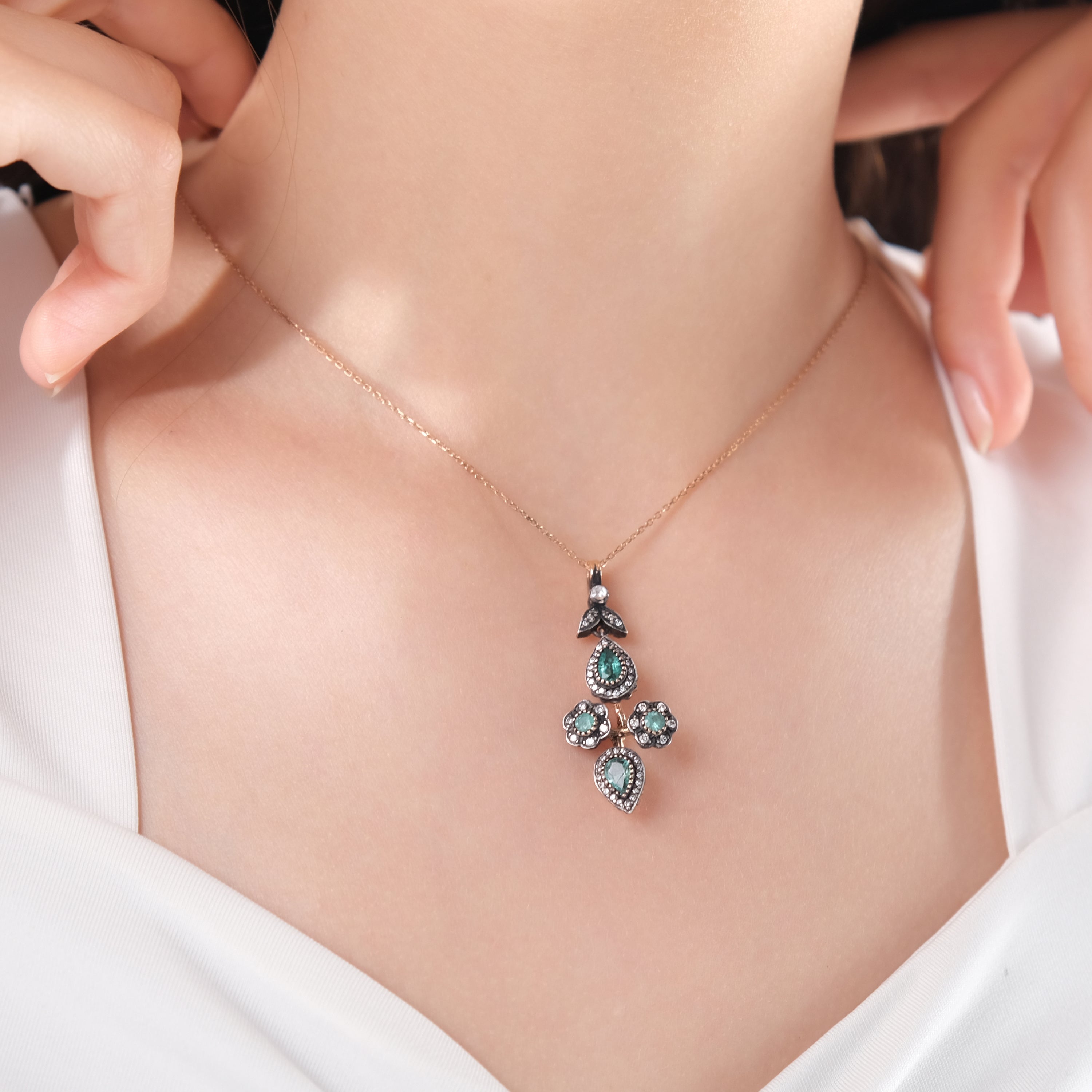 1.43 Karat Pırlanta Zümrüt Kolye Modelleri ve Fiyatları 2025 - Lial Diamond - Göz Kamaştıran Zarafet