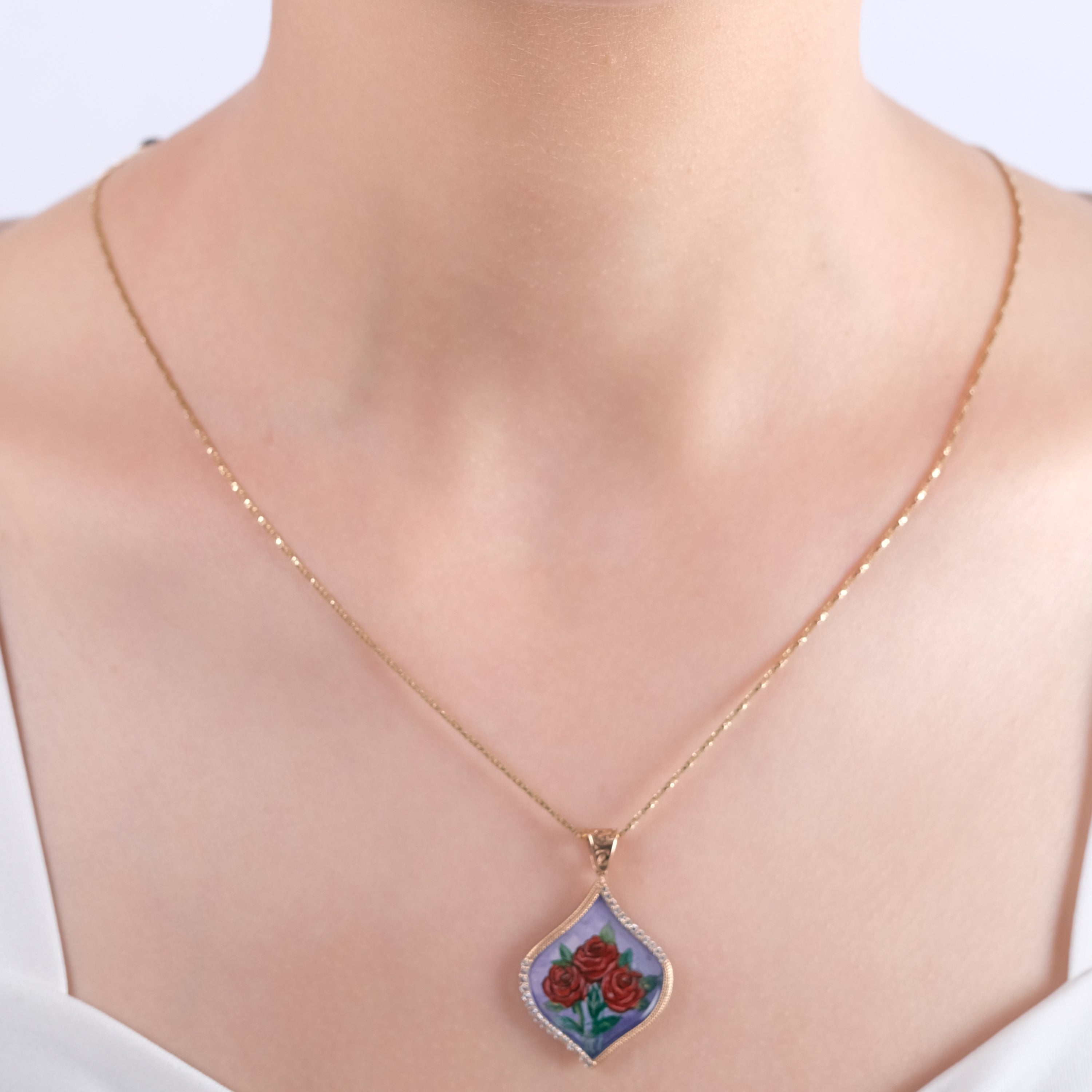 0.21 Karat Pırlanta Gül Desenli Kolye Modelleri ve Fiyatları 2025 - Lial Diamond - Göz Kamaştıran Zarafet