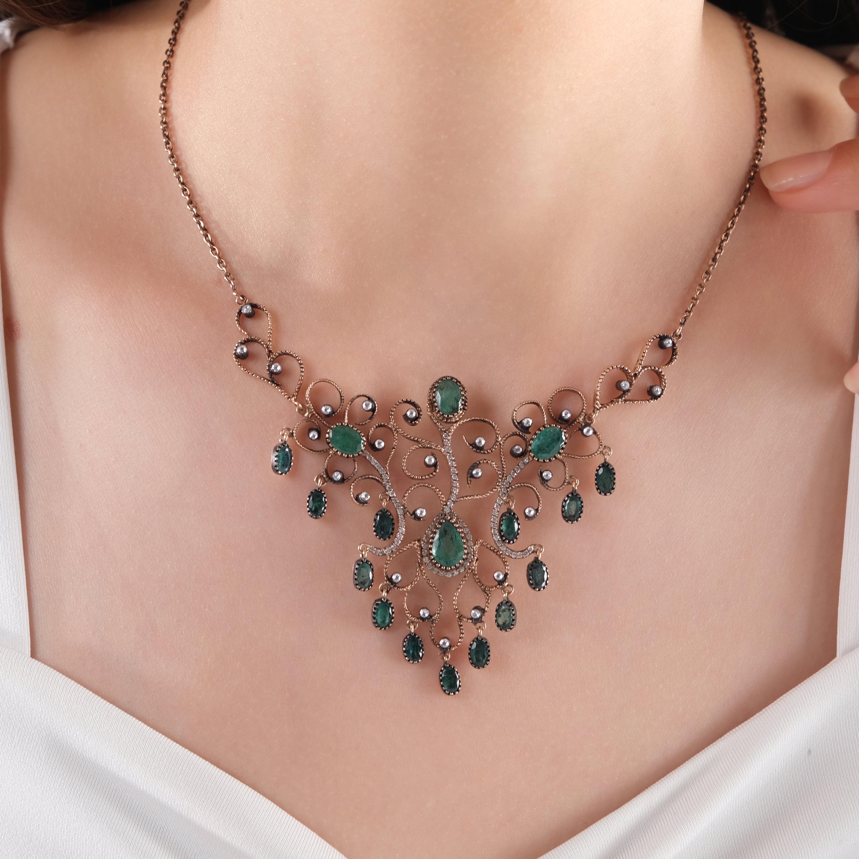 7.28 Karat Pırlanta Zümrüt Kolye Modelleri ve Fiyatları 2025 - Lial Diamond - Göz Kamaştıran Zarafet