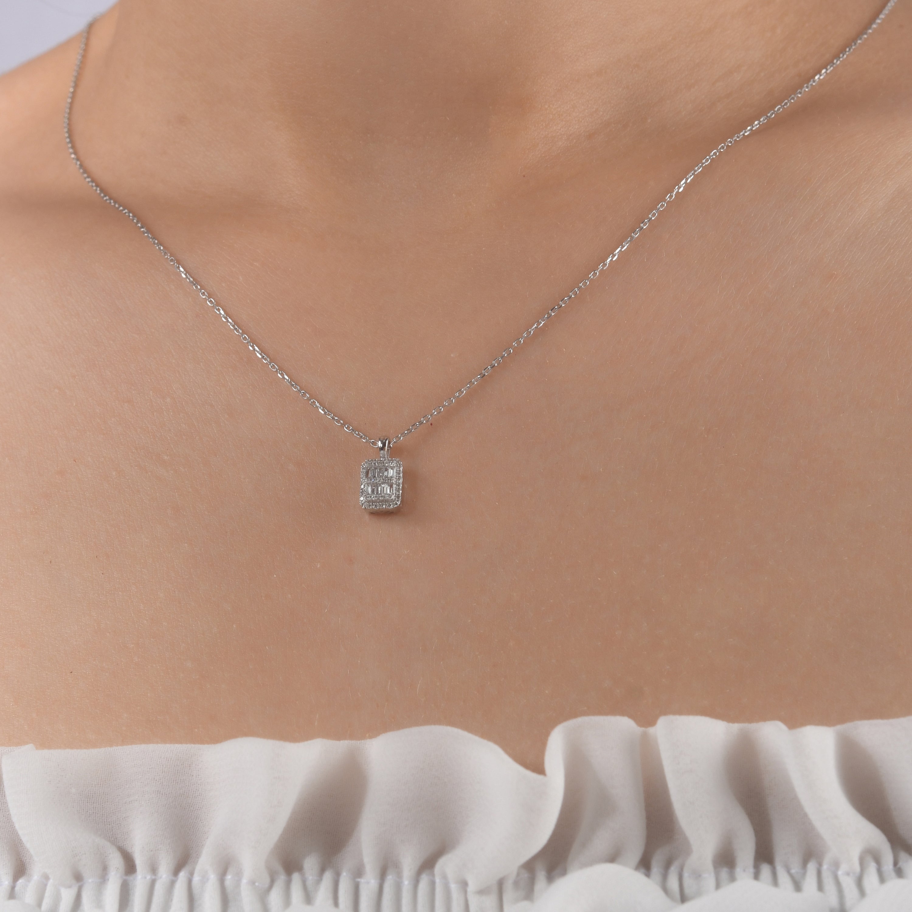 0.12 Karat Baget Pırlanta Kolye Modelleri ve Fiyatları 2025 - Lial Diamond - Göz Kamaştıran Zarafet