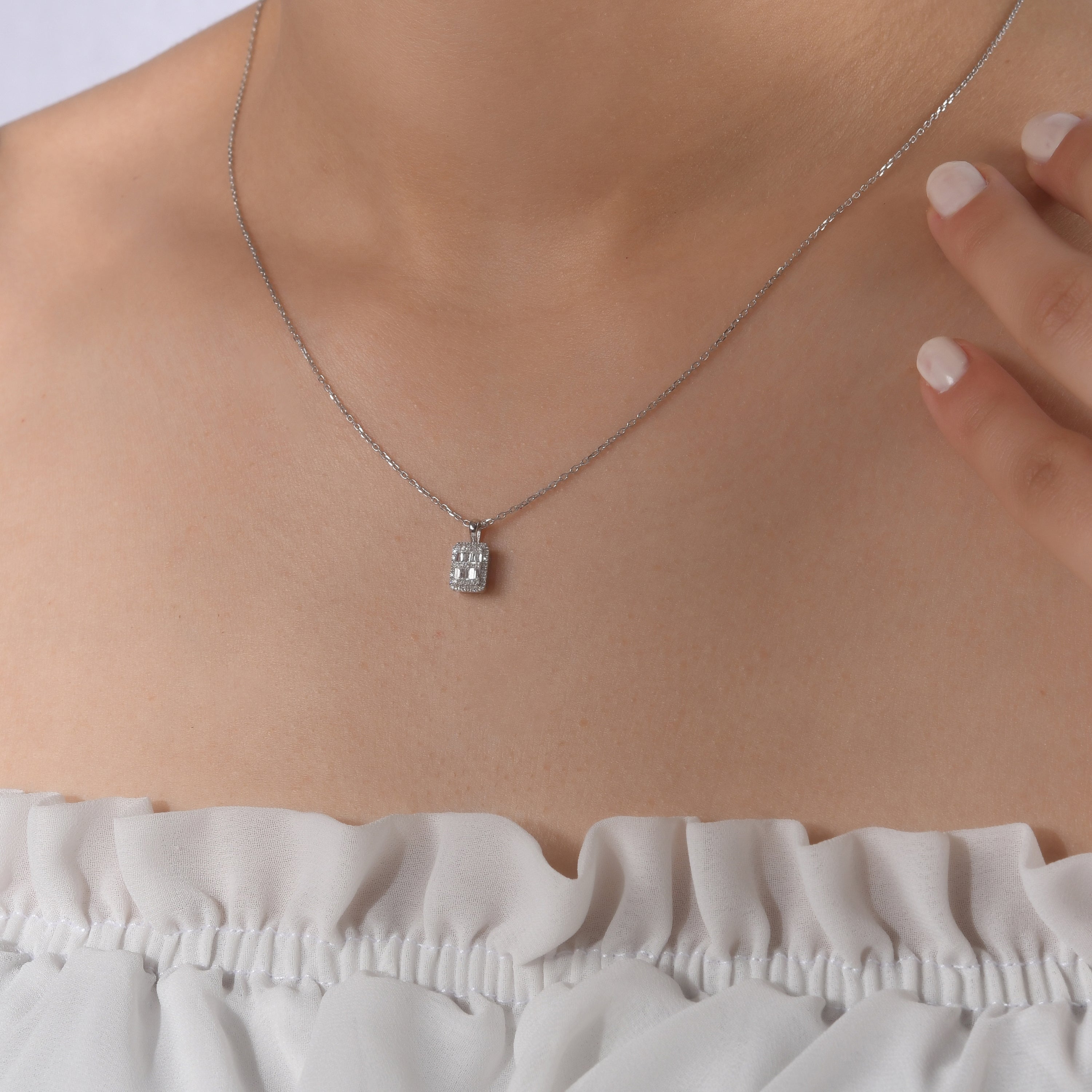 0.12 Karat Baget Pırlanta Kolye Modelleri ve Fiyatları 2025 - Lial Diamond - Göz Kamaştıran Zarafet