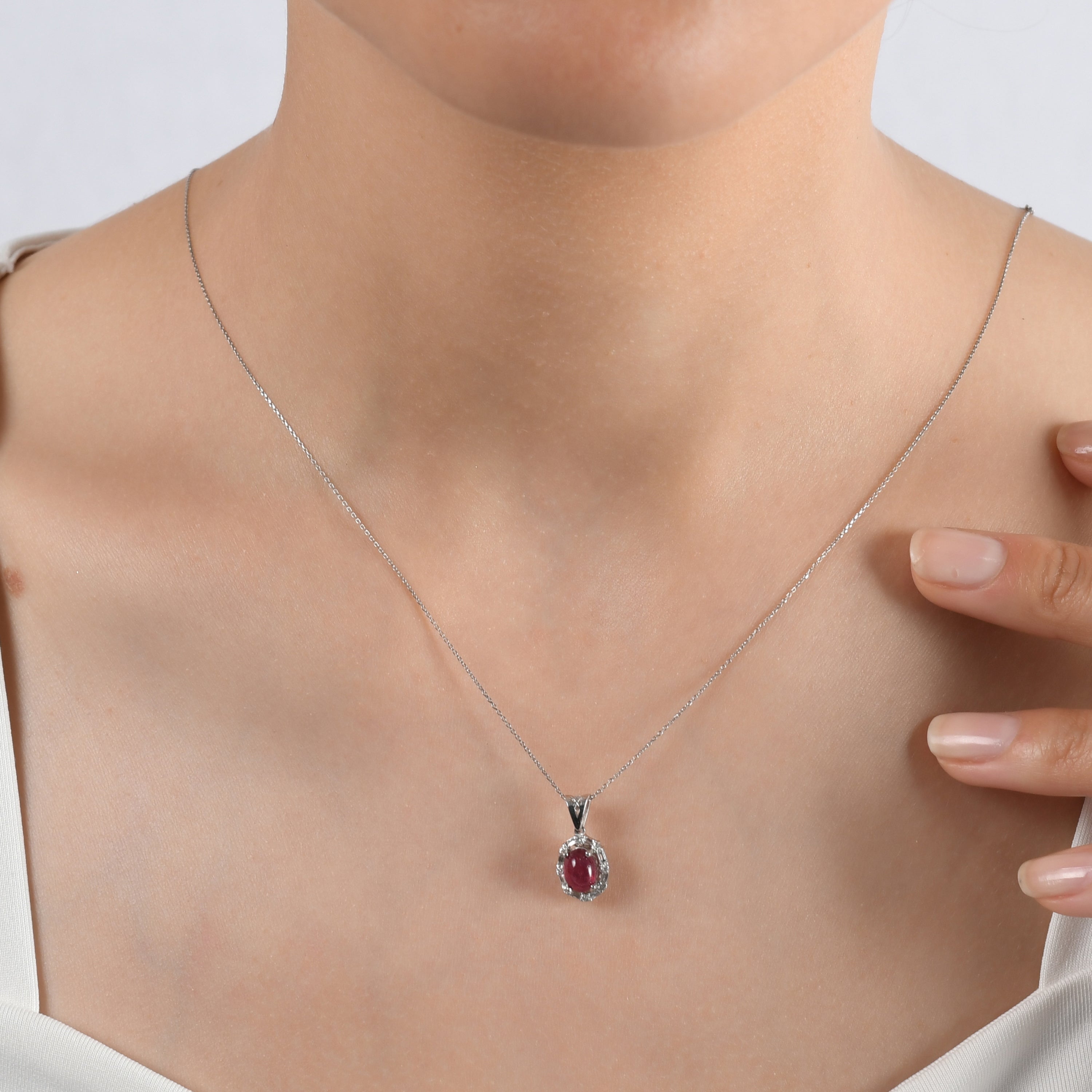 1.4 Karat Pırlanta Yakut Kolye Modelleri ve Fiyatları 2025 - Lial Diamond - Göz Kamaştıran Zarafet