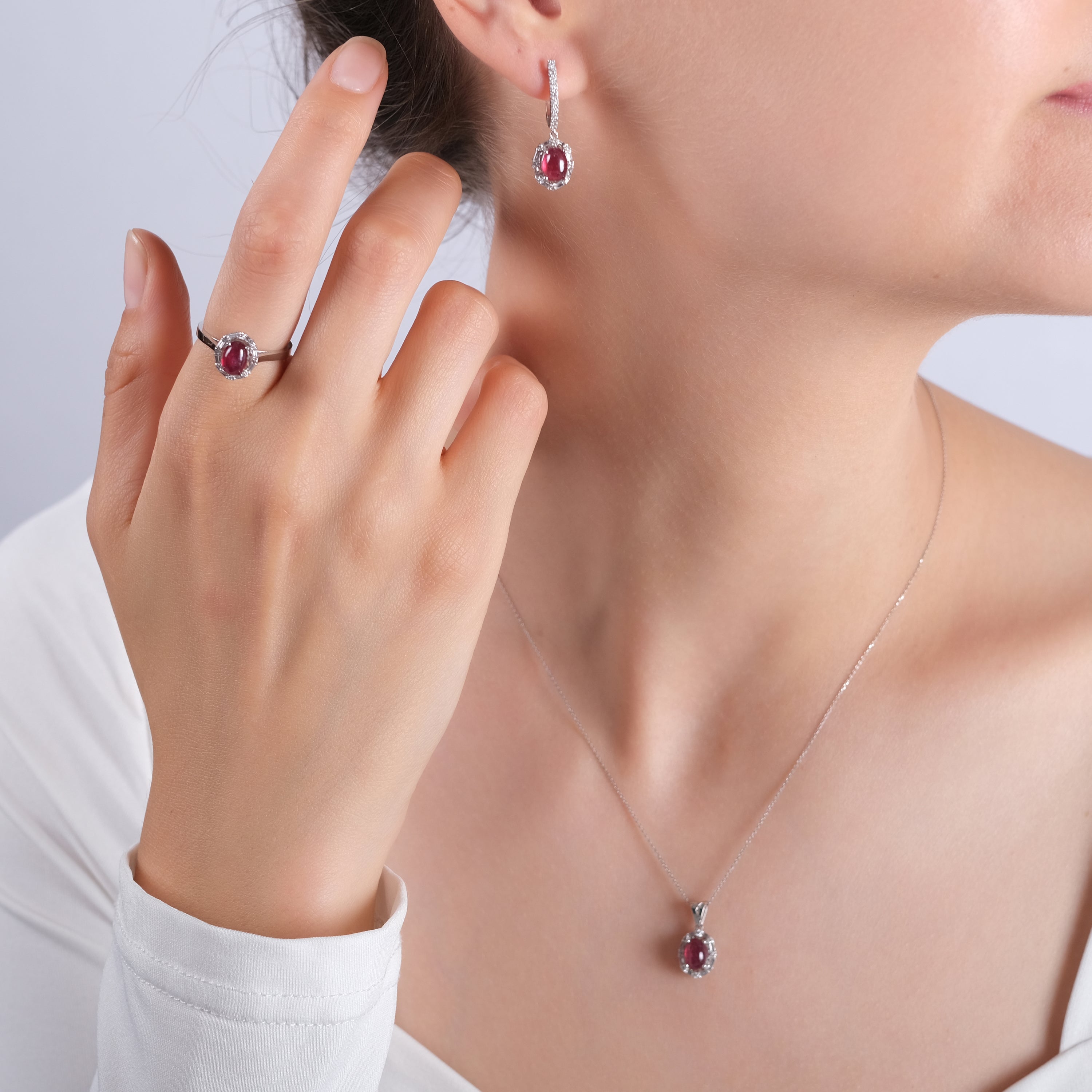 1.4 Karat Pırlanta Yakut Kolye Modelleri ve Fiyatları 2025 - Lial Diamond - Göz Kamaştıran Zarafet