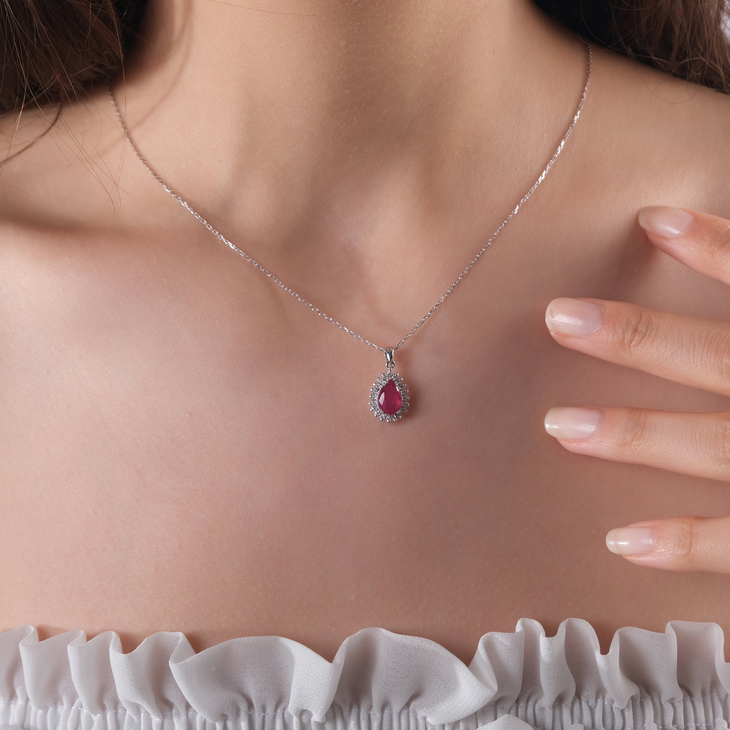 1.92 Karat Pırlanta Yakut Kolye Modelleri ve Fiyatları 2025 - Lial Diamond - Göz Kamaştıran Zarafet
