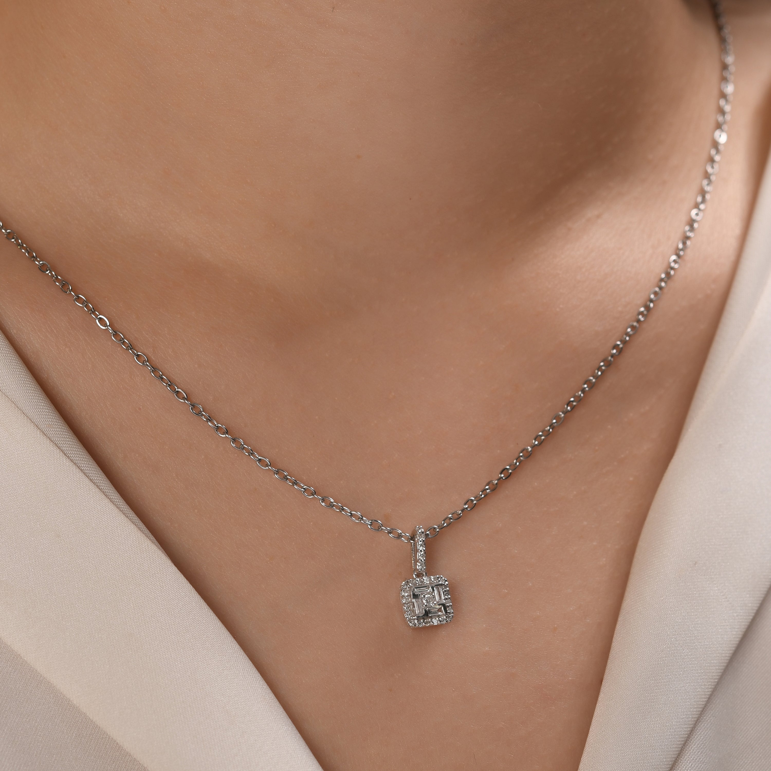 0.26 Karat Baget Pırlanta Kolye Modelleri ve Fiyatları 2025 - Lial Diamond - Göz Kamaştıran Zarafet
