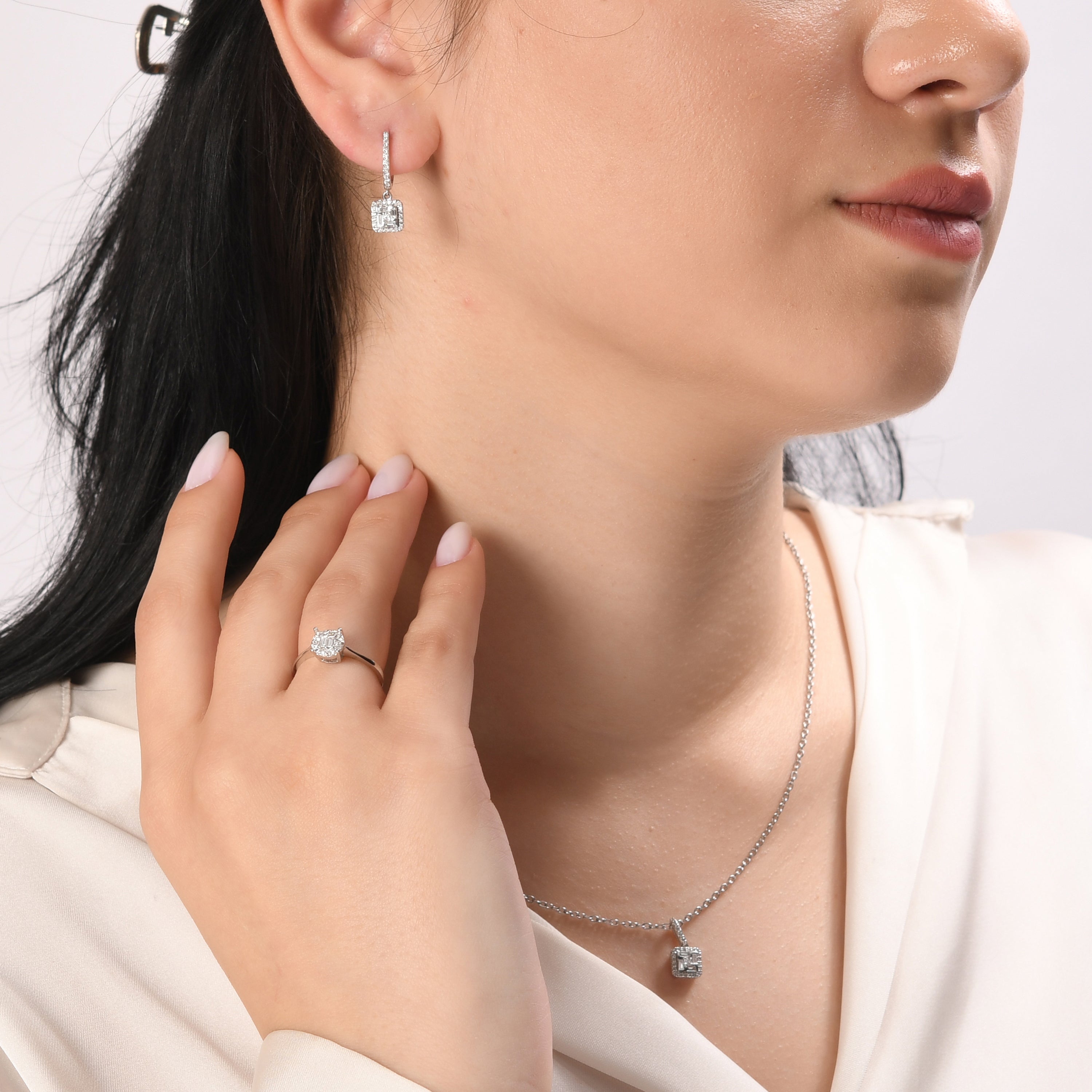 0.26 Karat Baget Pırlanta Kolye Modelleri ve Fiyatları 2025 - Lial Diamond - Göz Kamaştıran Zarafet