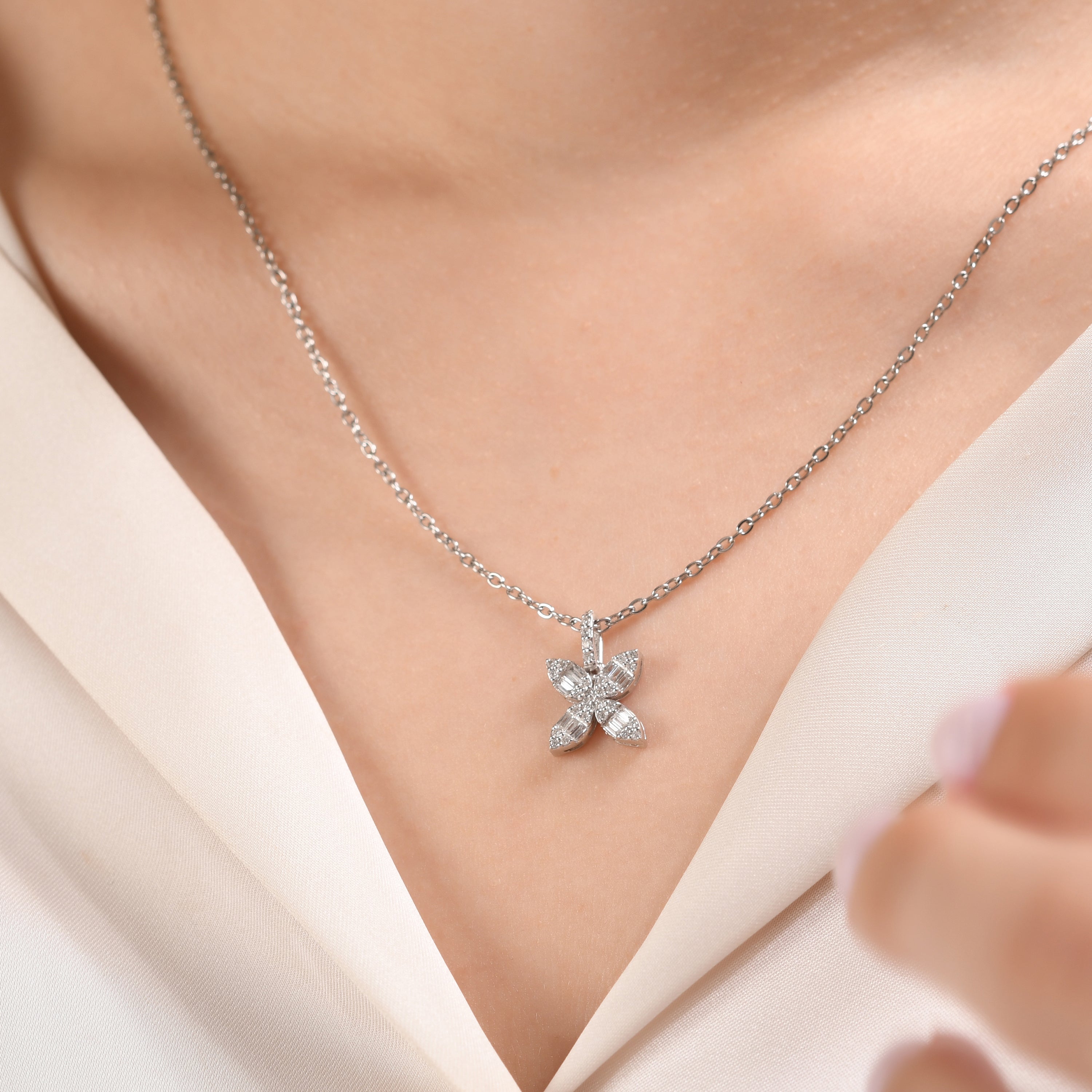 0.30 Karat Baget Pırlanta Kolye Modelleri ve Fiyatları 2025 - Lial Diamond - Göz Kamaştıran Zarafet