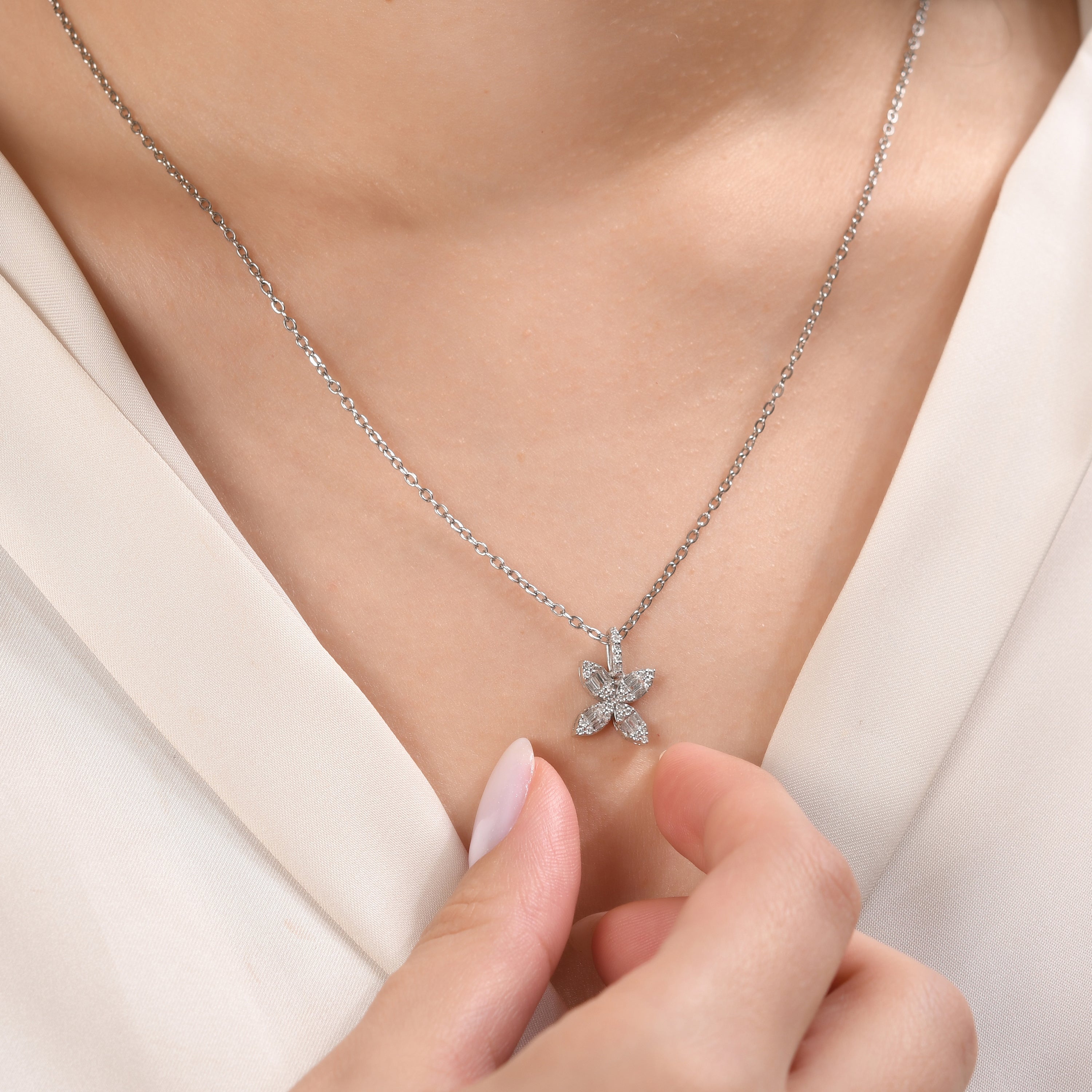 0.30 Karat Baget Pırlanta Kolye Modelleri ve Fiyatları 2025 - Lial Diamond - Göz Kamaştıran Zarafet