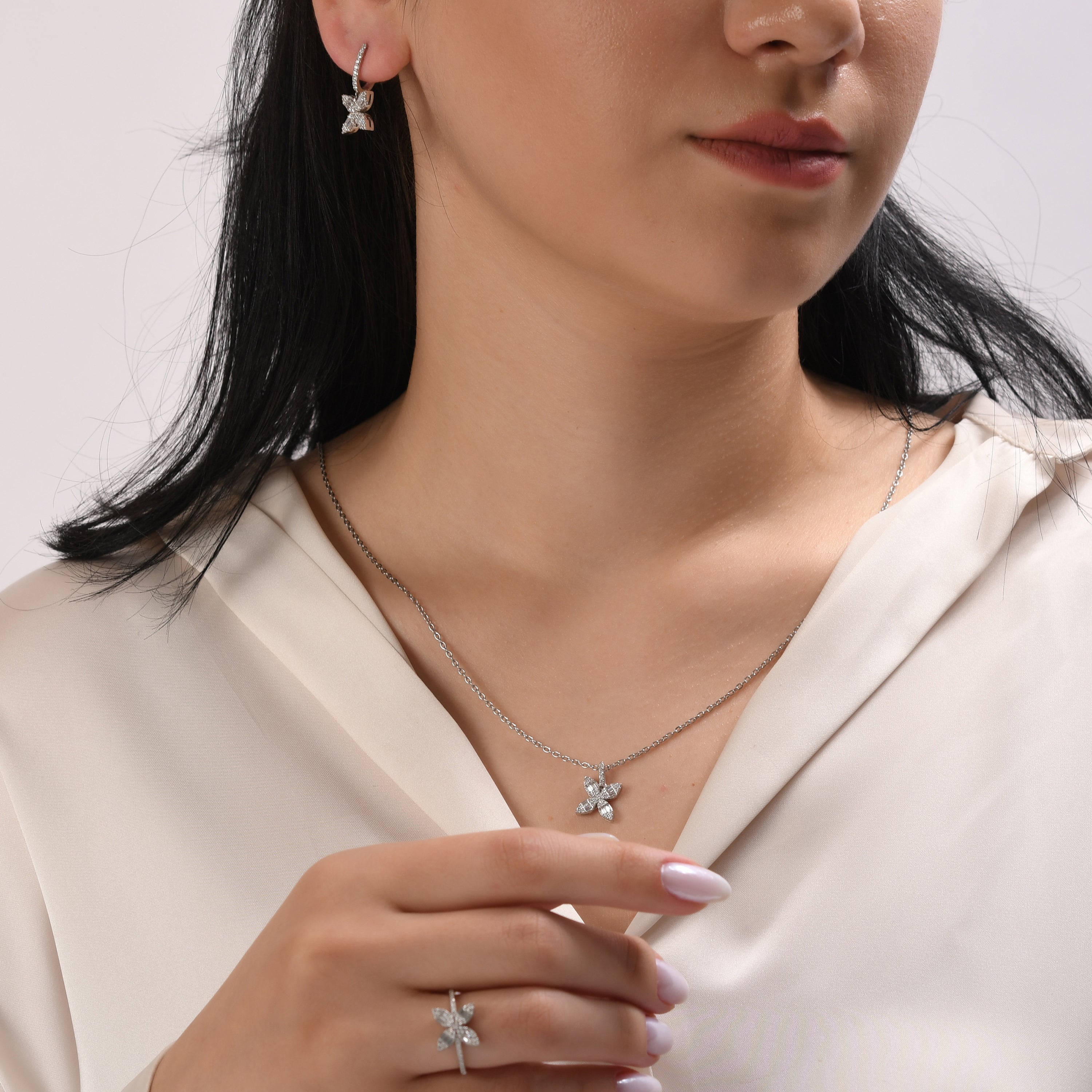 0.30 Karat Baget Pırlanta Kolye Modelleri ve Fiyatları 2025 - Lial Diamond - Göz Kamaştıran Zarafet