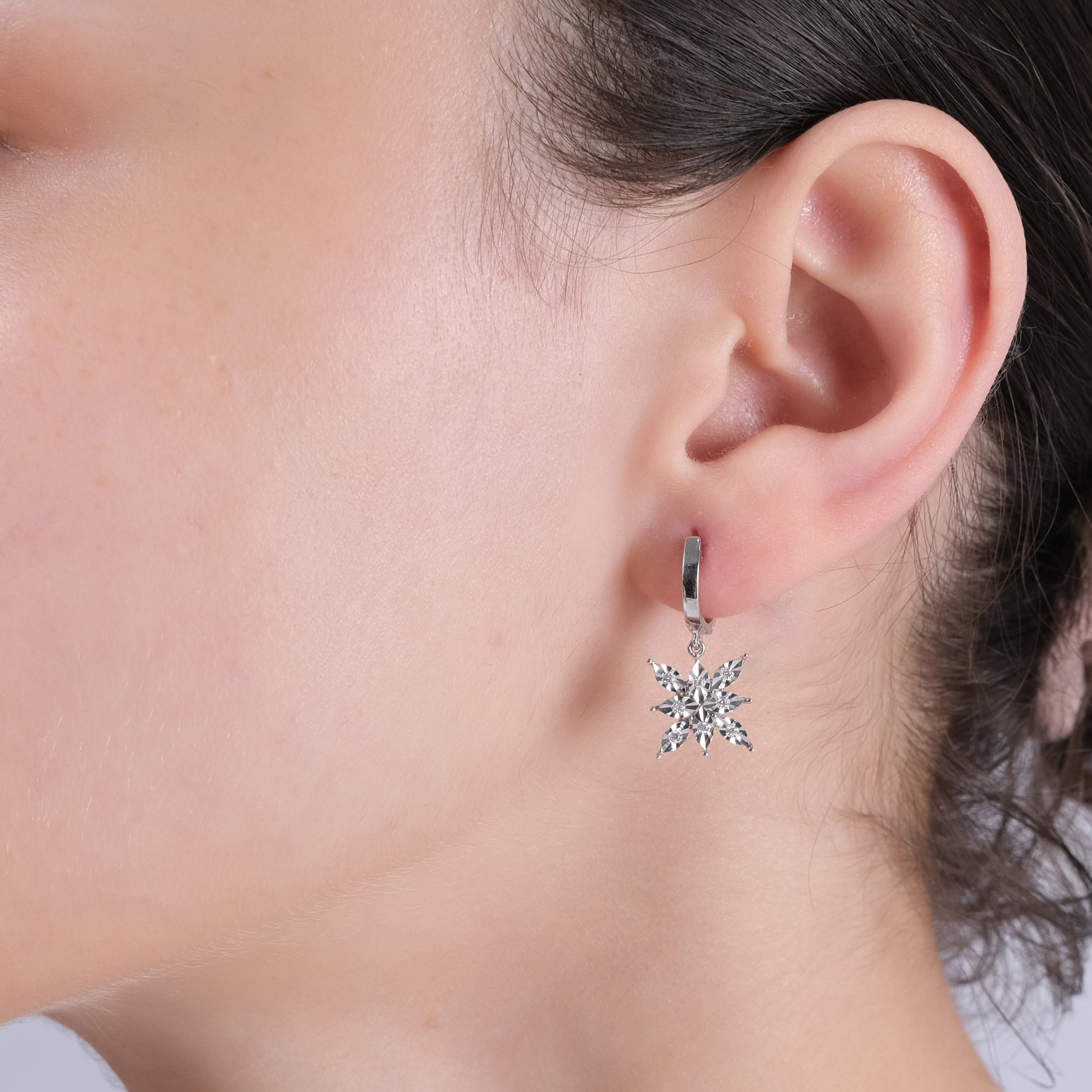 0.10 Karat Pırlanta Kartanesi Küpe Modelleri ve Fiyatları 2025 - Lial Diamond - Göz Kamaştıran Zarafet