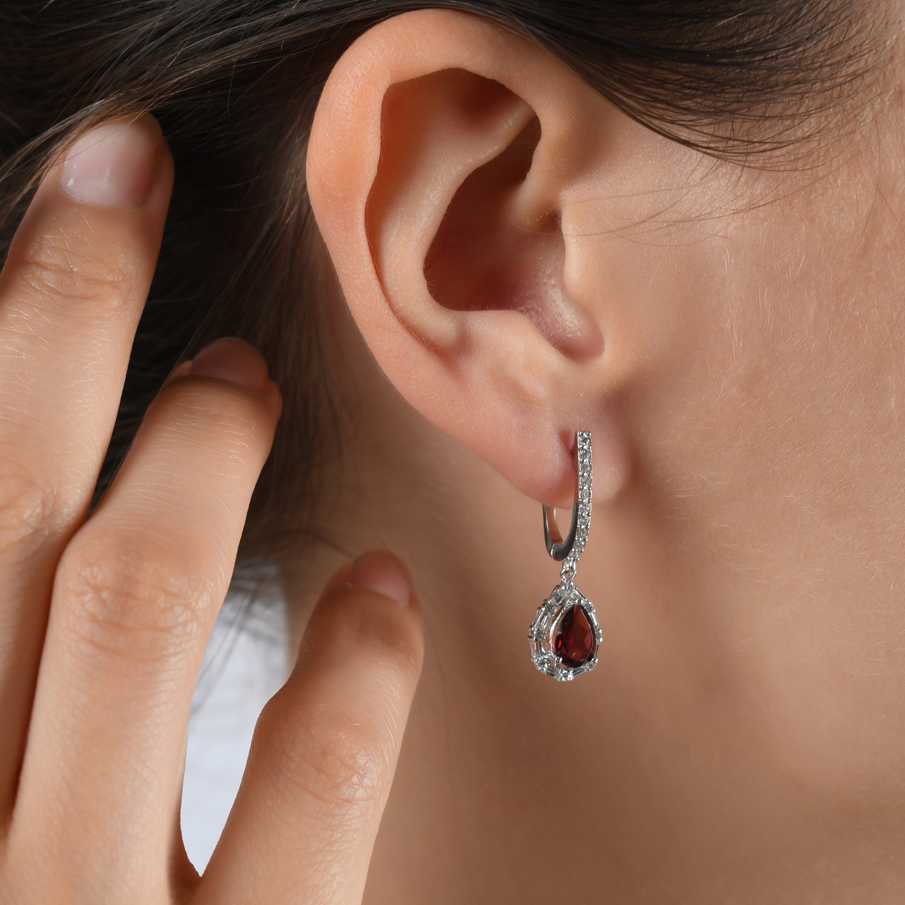 2.02 Karat Pırlanta Garnet Küpe Modelleri ve Fiyatları 2025 - Lial Diamond - Göz Kamaştıran Zarafet