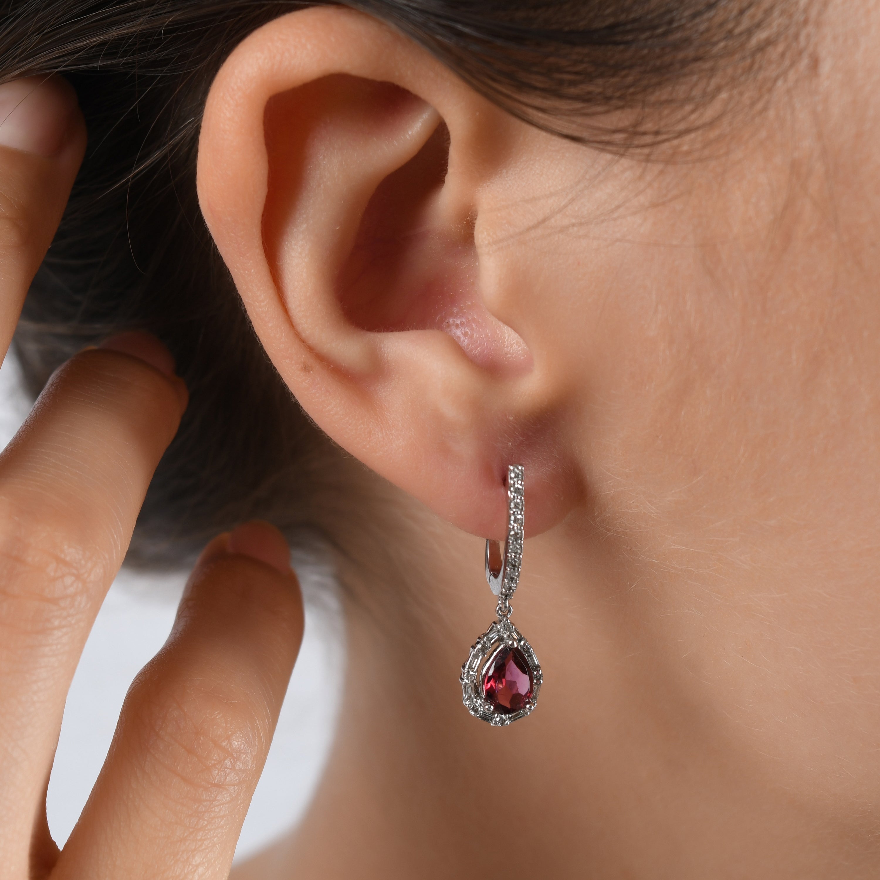 1.85 Karat Pırlanta Rhodolite Küpe Modelleri ve Fiyatları 2025 - Lial Diamond - Göz Kamaştıran Zarafet