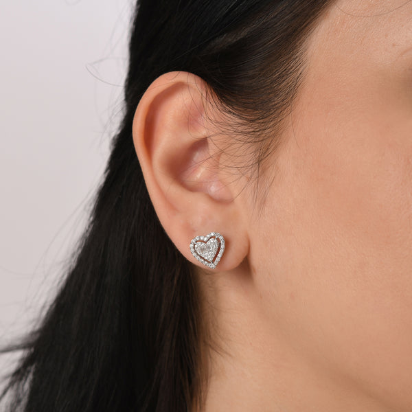 0.23 Karat Baget Pırlanta Küpe, Çiçek Motifli