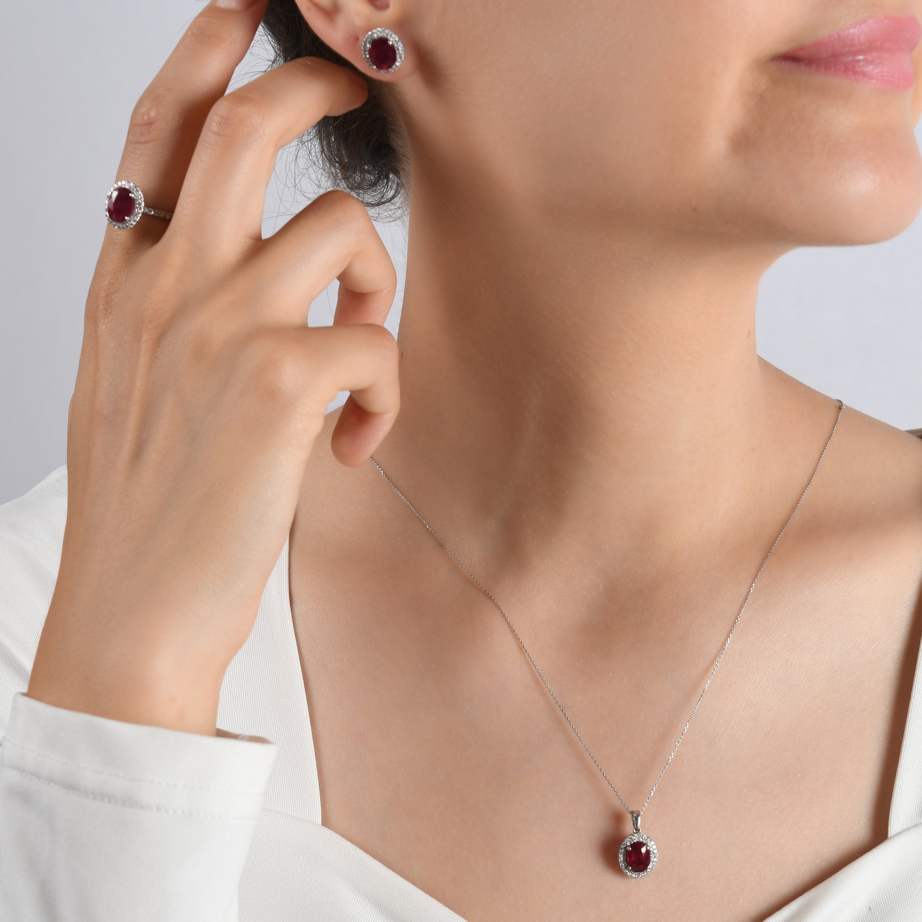 3.21 Karat Pırlanta Yakut Yüzük Modelleri ve Fiyatları 2025 - Lial Diamond - Göz Kamaştıran Zarafet