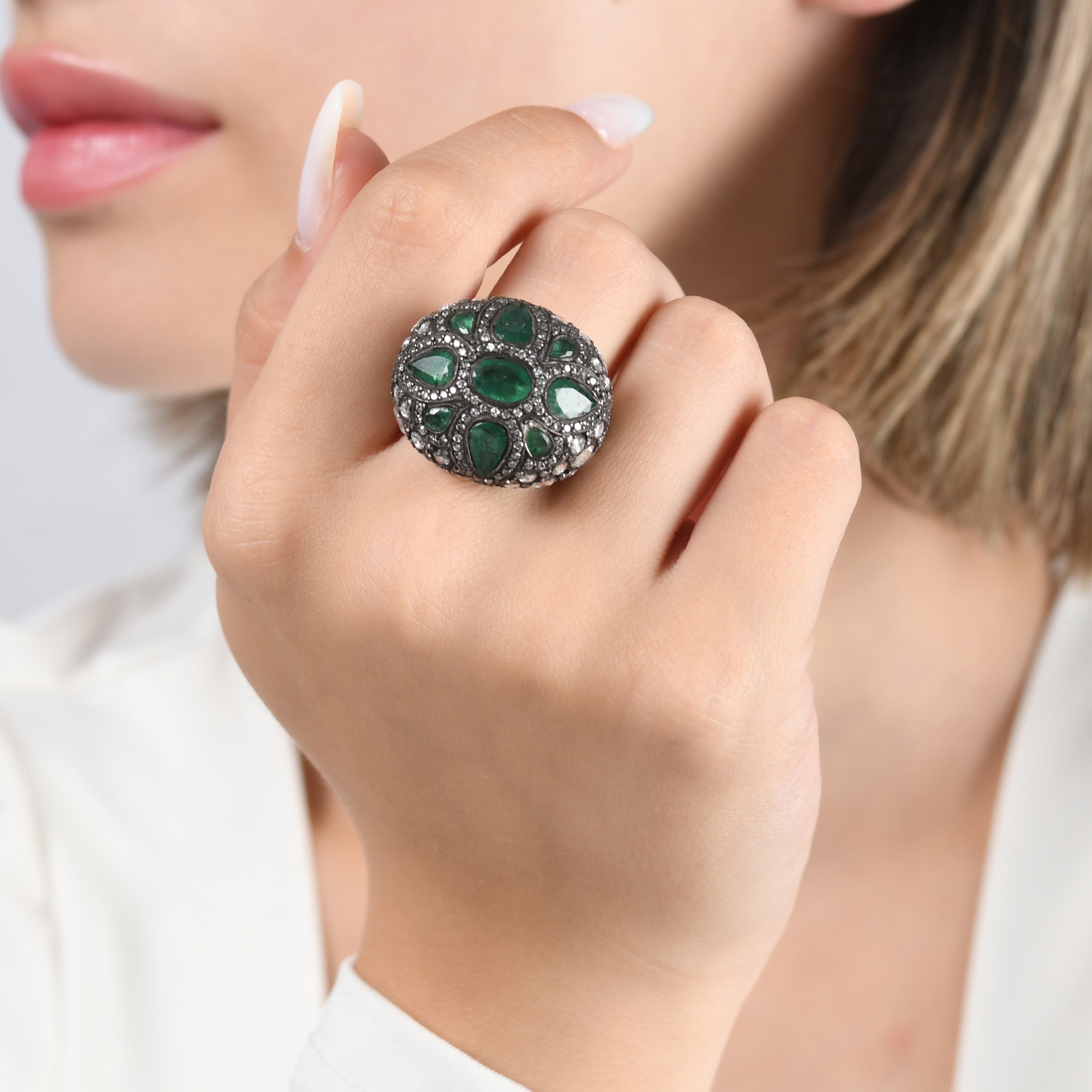8.60 Karat Pırlanta Zümrüt Yüzük Modelleri ve Fiyatları 2025 - Lial Diamond - Göz Kamaştıran Zarafet