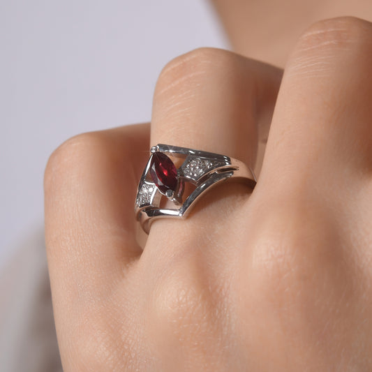 0.68 Karat Pırlanta Garnet Yüzük Modelleri ve Fiyatları 2025 - Lial Diamond - Göz Kamaştıran Zarafet