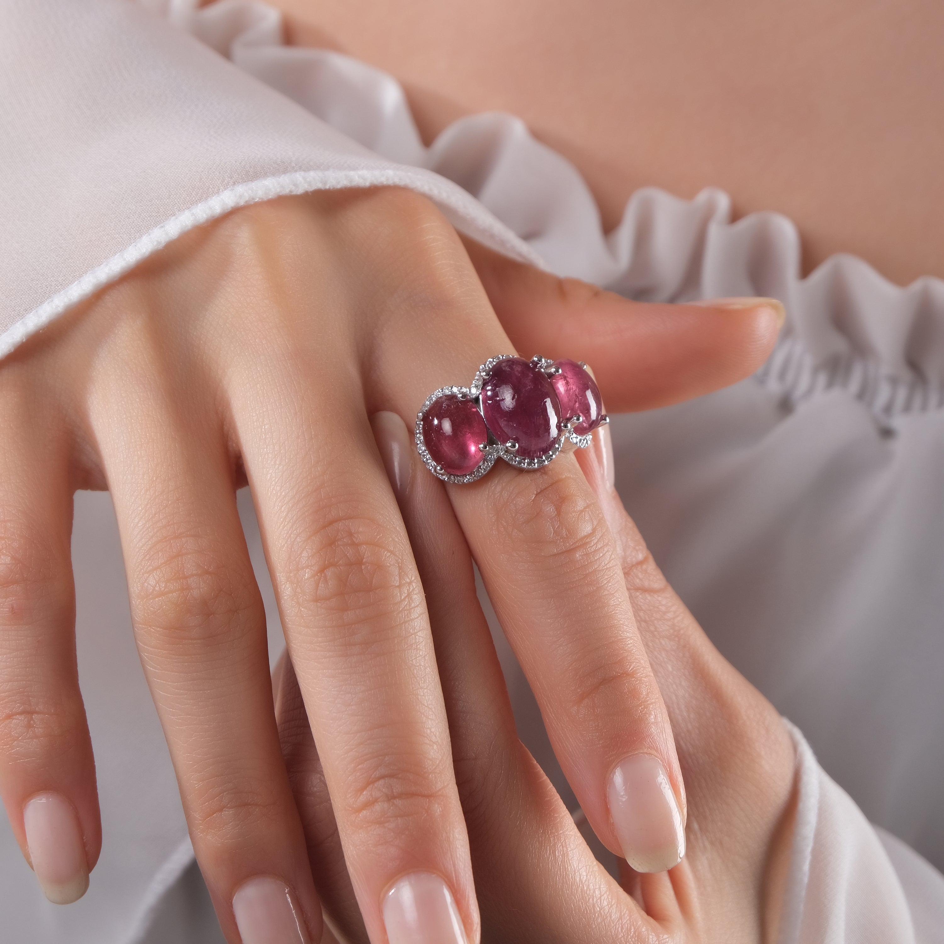 14.38 Karat Pırlanta Yakut Yüzük Modelleri ve Fiyatları 2025 - Lial Diamond - Göz Kamaştıran Zarafet