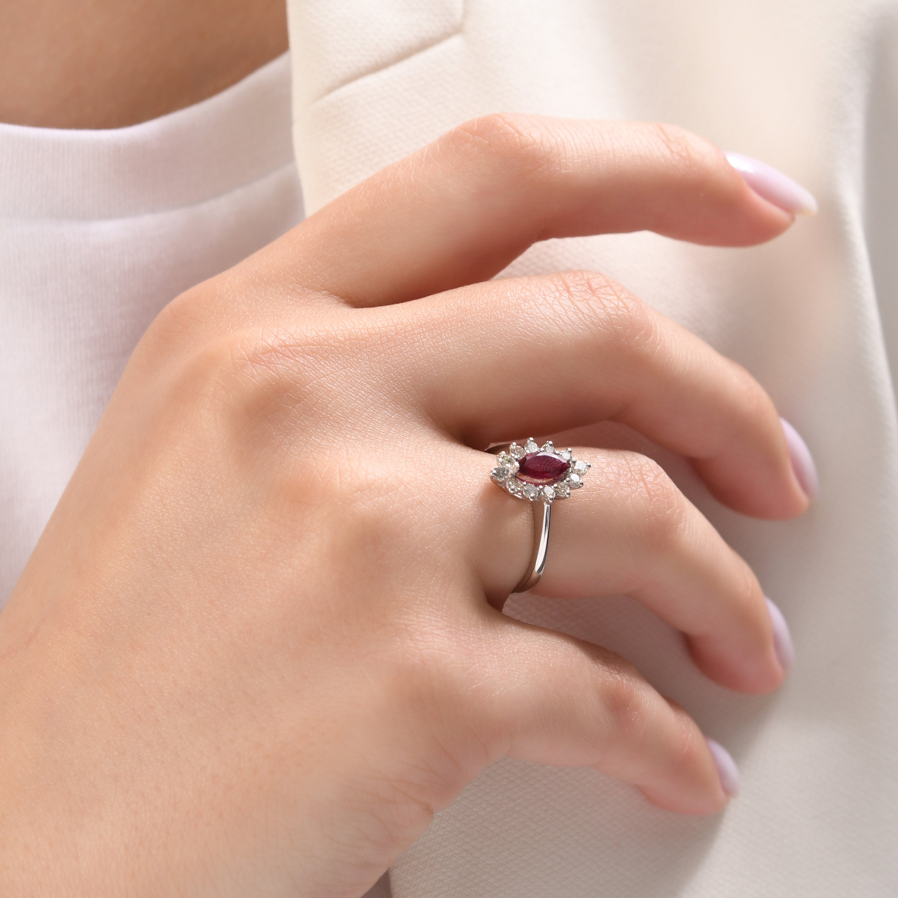 1.55 Karat Pırlanta Rhodolite Yüzük Modelleri ve Fiyatları 2025 - Lial Diamond - Göz Kamaştıran Zarafet