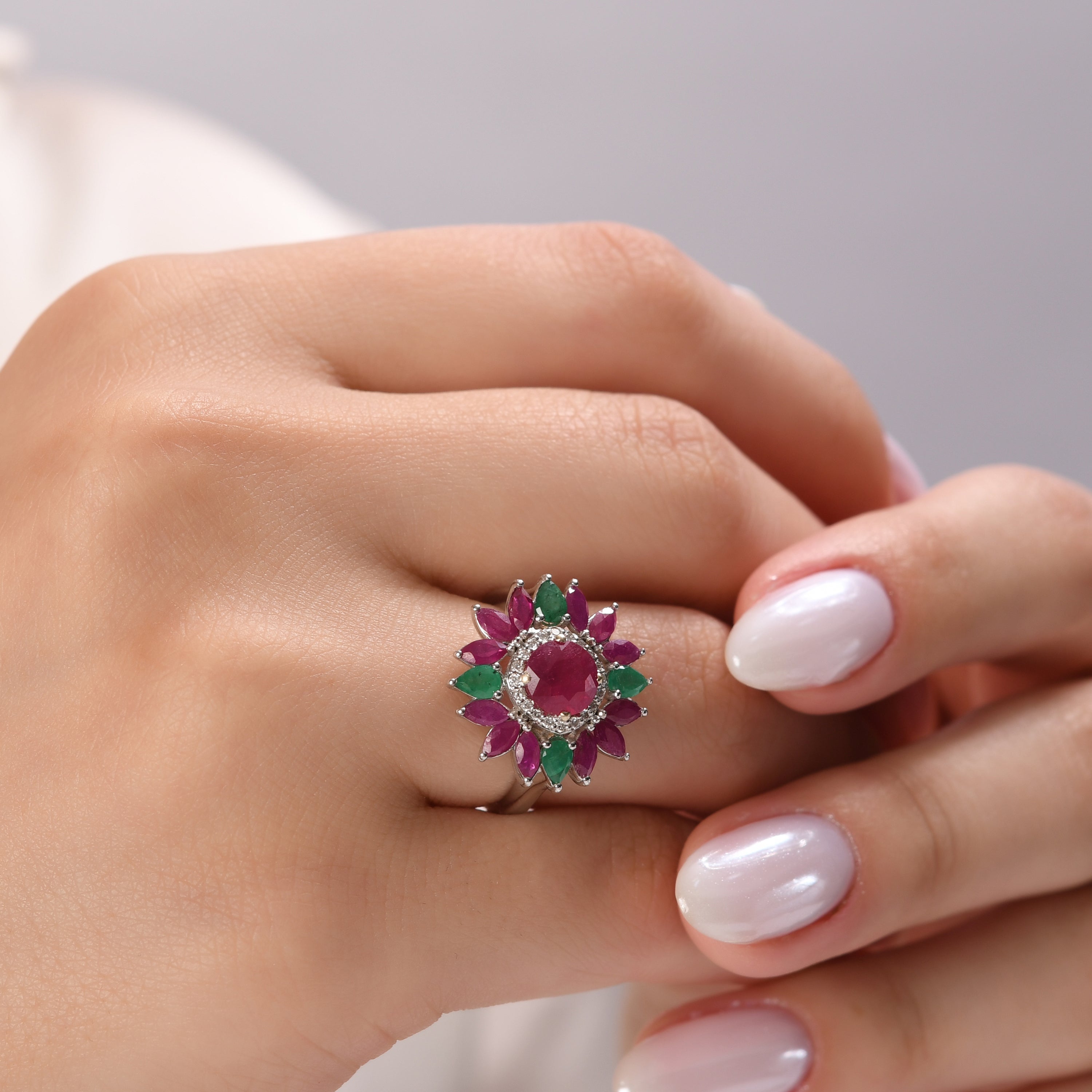 5.22 Karat Pırlanta Yakut Yüzük Modelleri ve Fiyatları 2025 - Lial Diamond - Göz Kamaştıran Zarafet