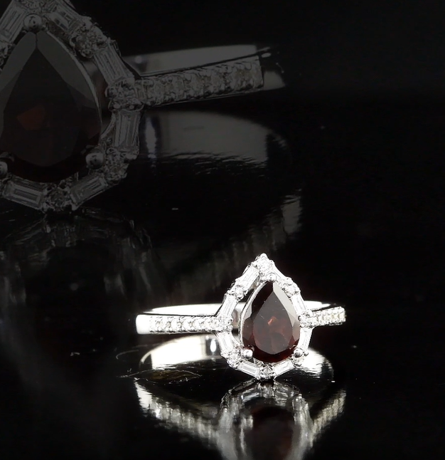 0.99 Karat Pırlanta Garnet Yüzük