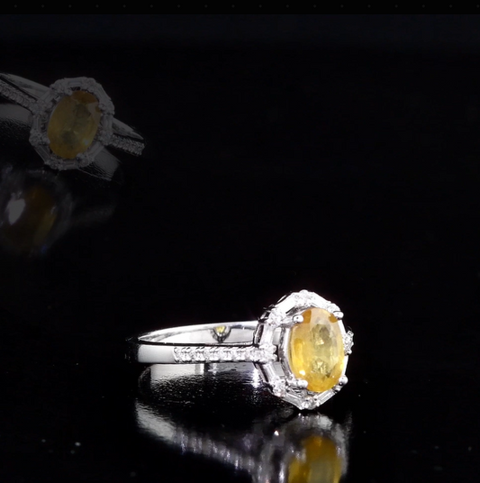 1.04 Karat Baget Pırlanta Sarı Safir Yüzük
