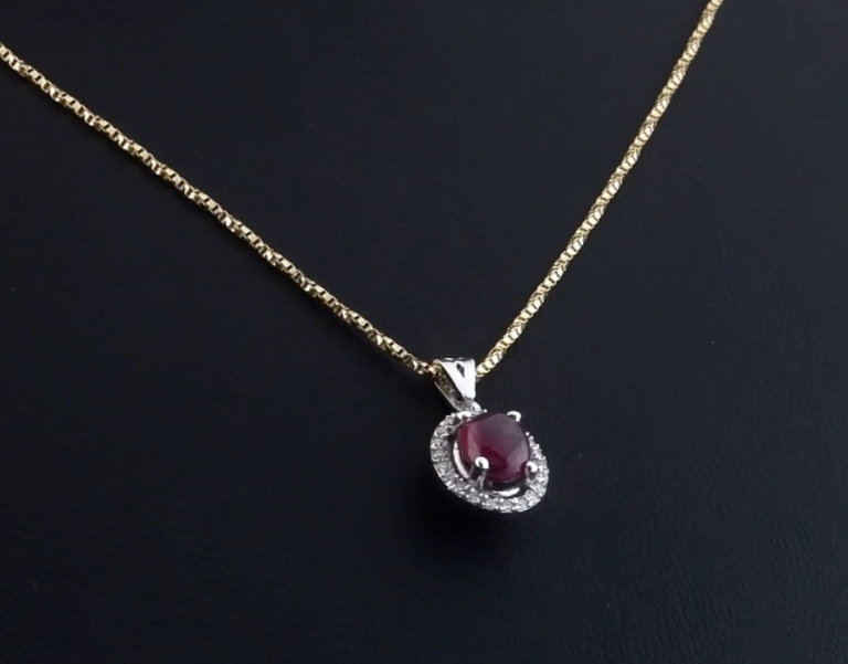 1.51 Karat Pırlanta Yakut Kolye