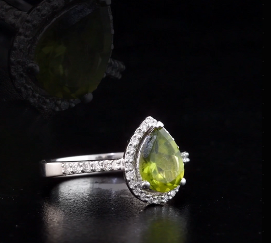 1.06 Karat Pırlanta Peridot Yüzük